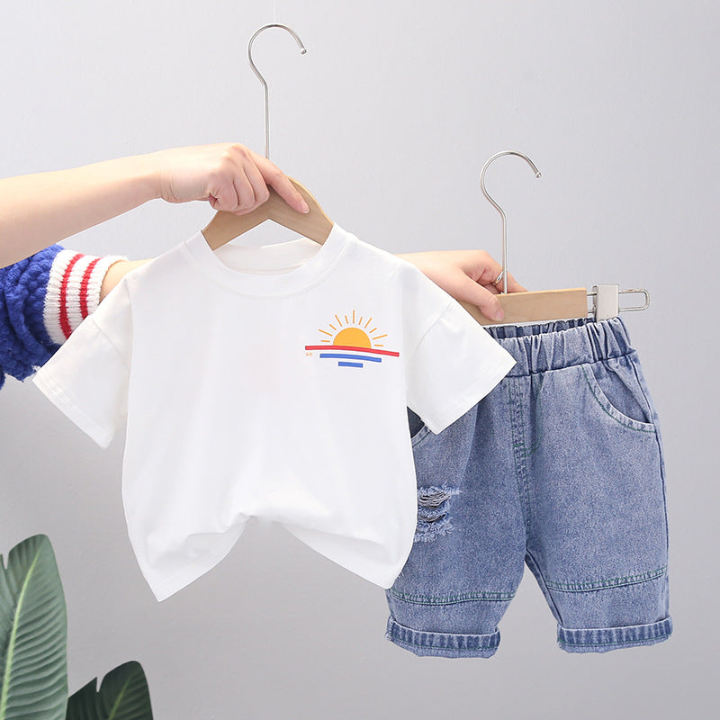 Sunrise print T-shirt + denim shorts